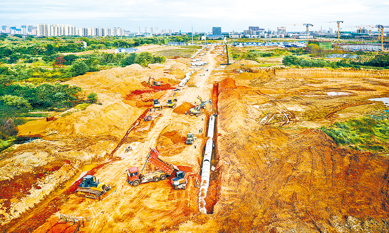 建设中的葛店开发区罗庄路