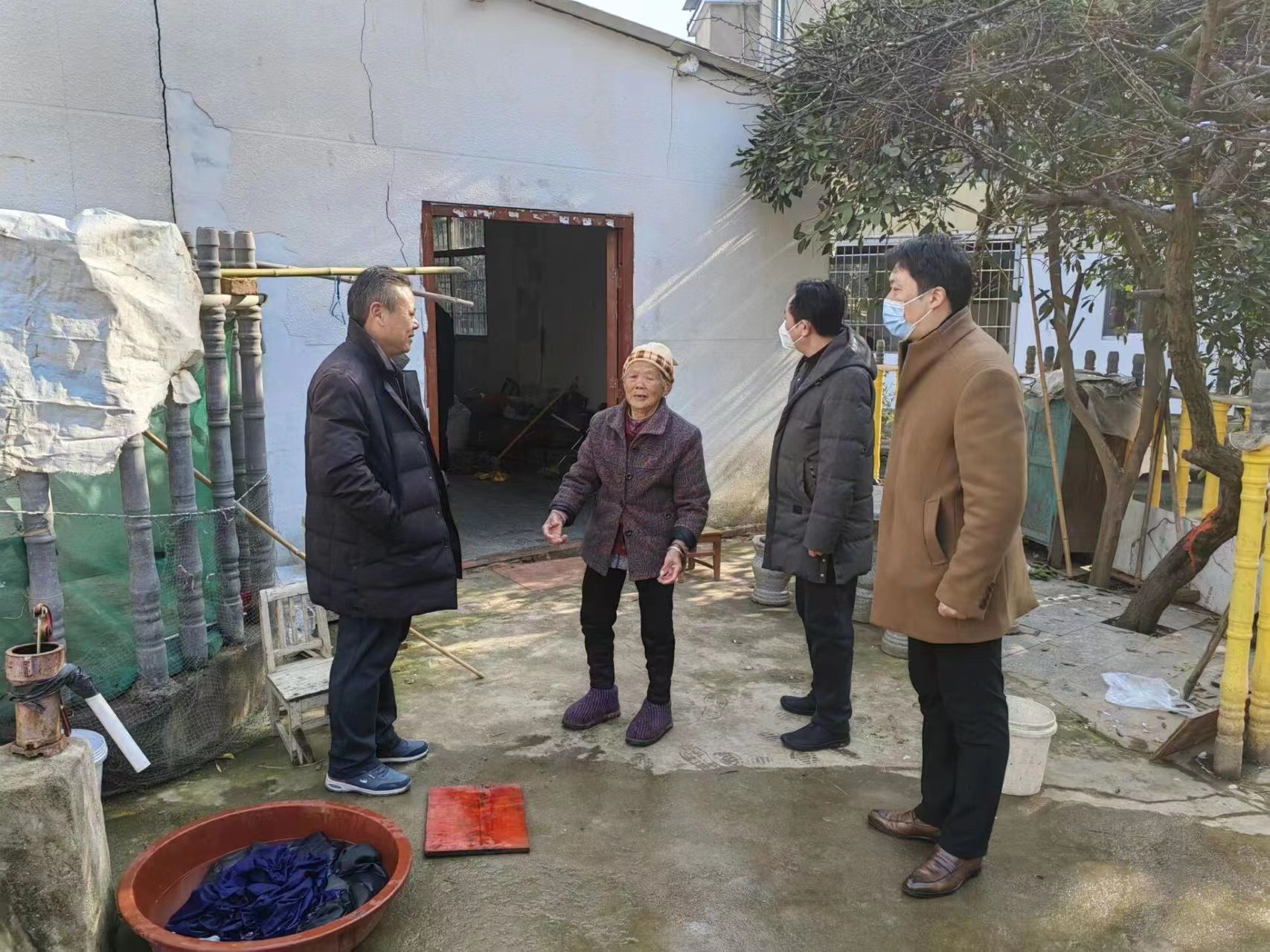 <a href="./xwzx/zhxw/202301/t20230119_520036.html">市公共资源交易中心开展“敲门行动”严守疫情防控“安全门”</a>