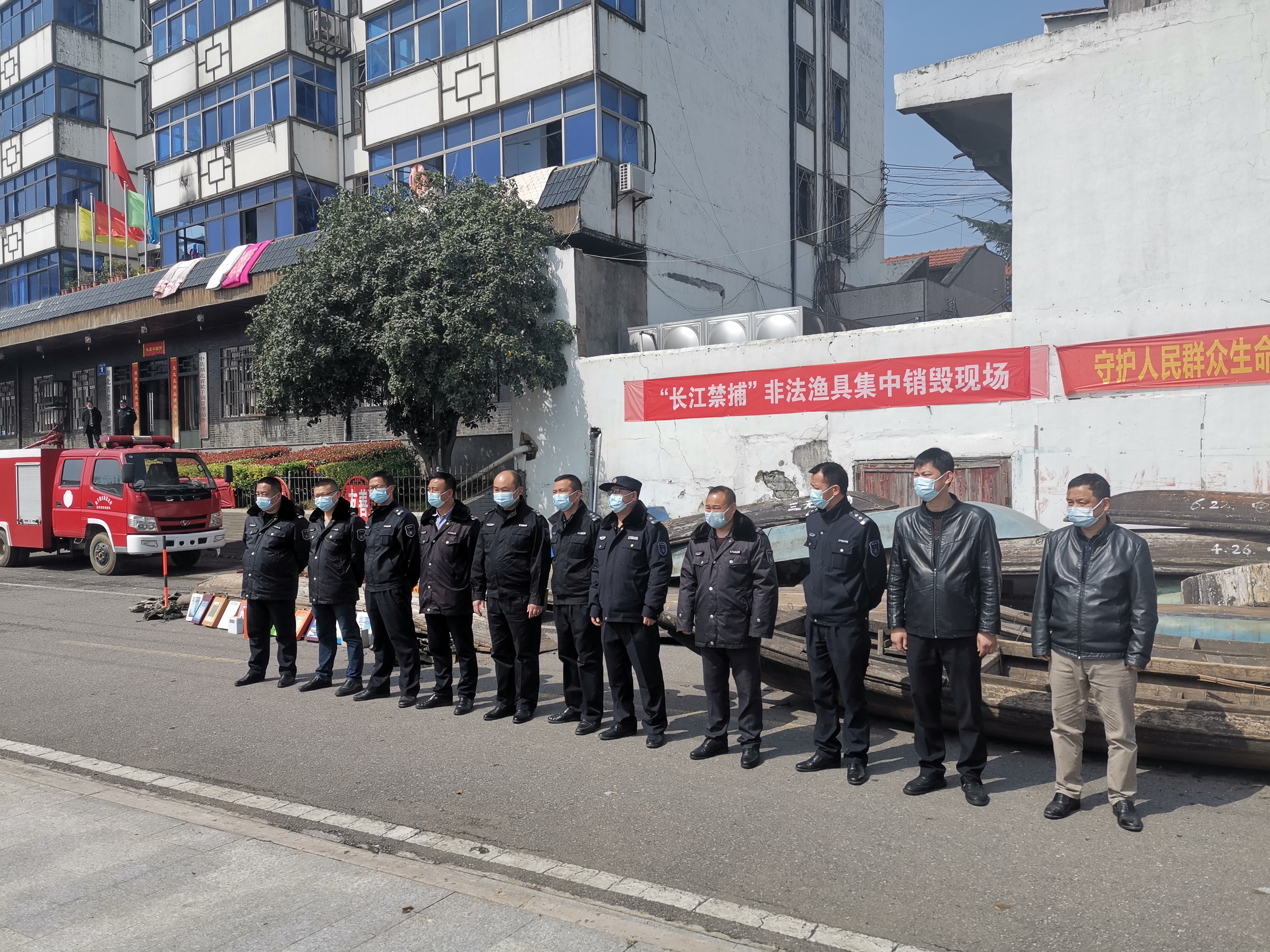 2021年3月12日，“mobilebet123365_365bet注册送奖金_365商城官网长江禁捕非法渔具集中销毁”仪式在梁子岛举行.jpg